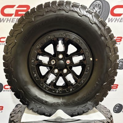 Jeep Wrangler Rubicon 17" OEM Black 392 Beadlock Wheels and Tires