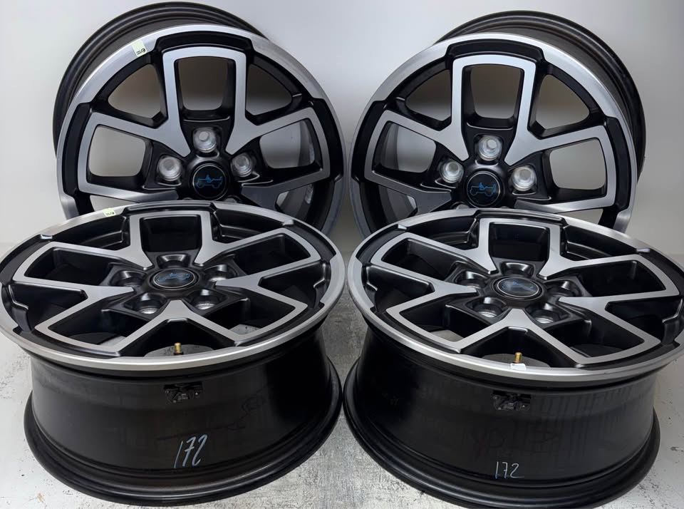Jeep Wrangler Rubicon 17" OEM Machined Black Wheels