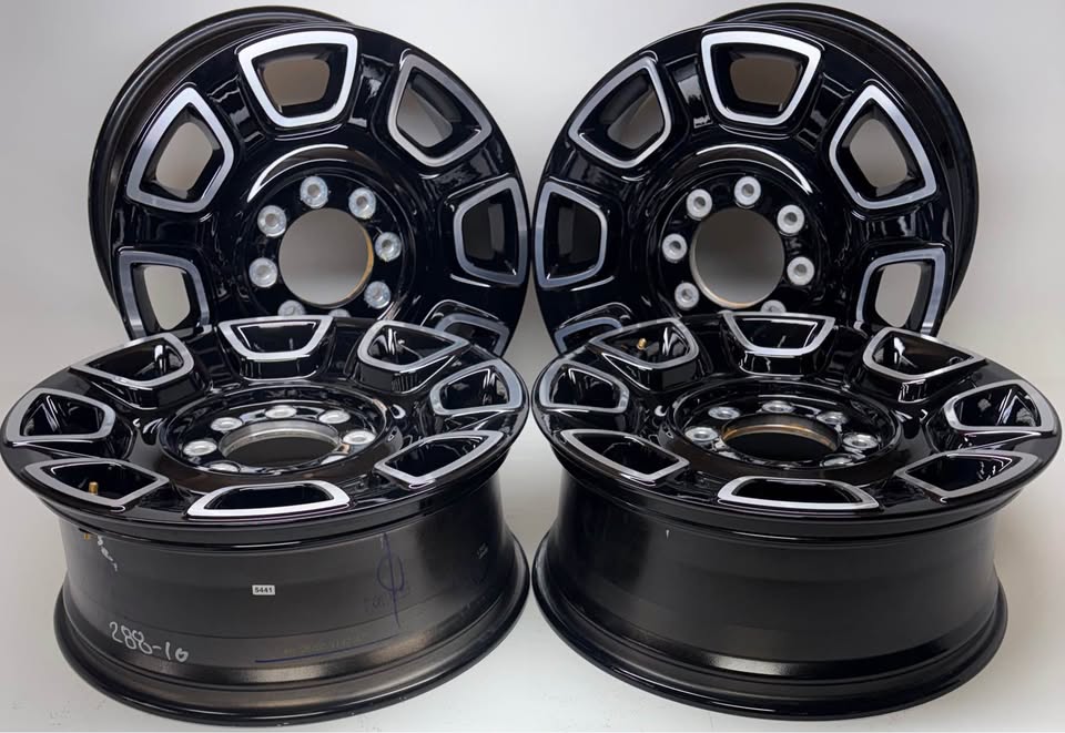 Ford F250/F350 Super Duty Platinum 20" OEM Machined Gloss Black Wheels and 37" ToyoTires